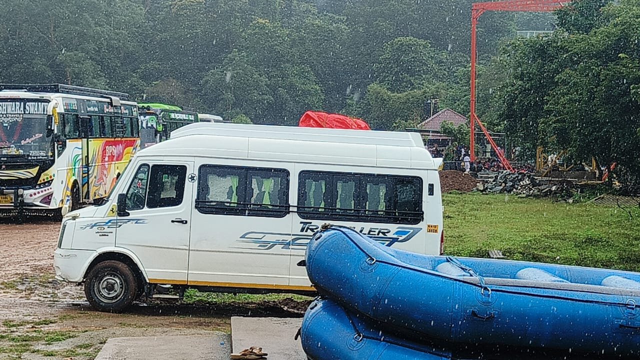 Tempo traveller, Force Urbania and mini bus on rent in Bangalore