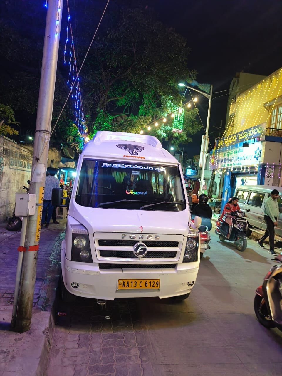 Tempo traveller, Force Urbania and mini bus on rent in Bangalore